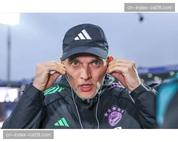 场边镜头：图赫尔与数据分析师紧急沟通，随后进行战术调整