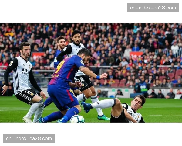 现场特写：大雨中的梅斯塔利亚，巴伦西亚球迷高歌助威