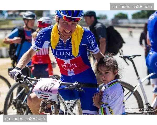 海獭经典赛XC精英组：皮德科克冲刺夺冠，卫冕冠军内芙屈居亚军